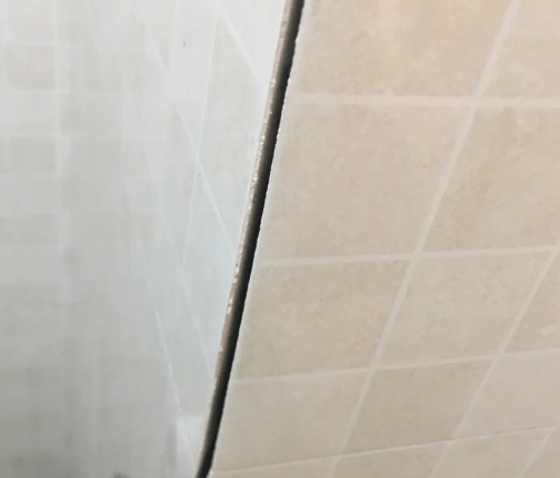 林州瓷砖空鼓维修公司分享阳台瓷砖脱落的修复过程可以分为以下几个步骤