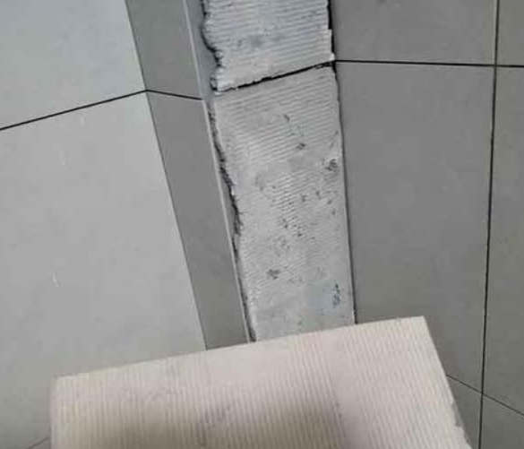 林州瓷砖空鼓维修公司分享下厨房瓷砖脱落的补救措施。